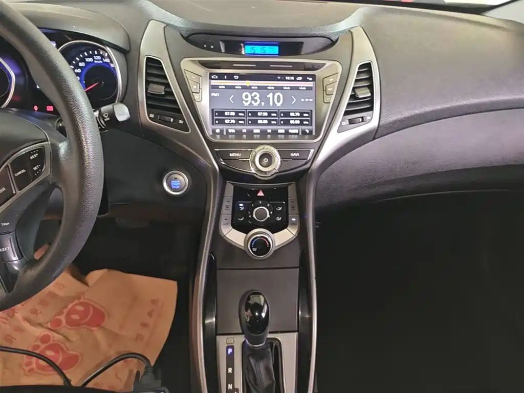 Hyundai Elantra Langdong 2015 — фото 13