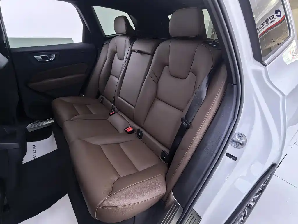 Volvo XC60 2024 — фото 13