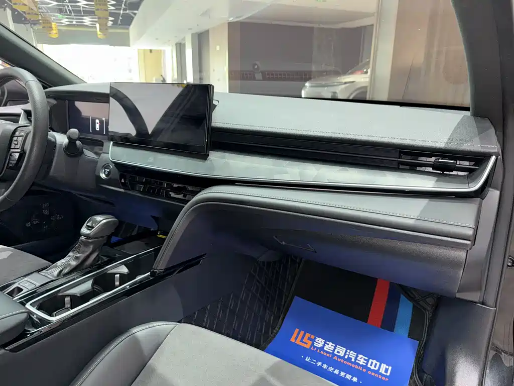 Toyota Camry 2025 — фото 20