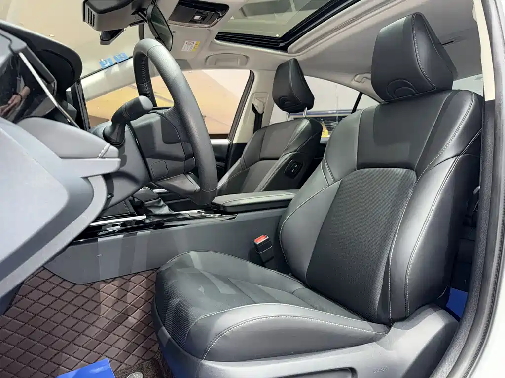 Toyota Camry 2025 — фото 16