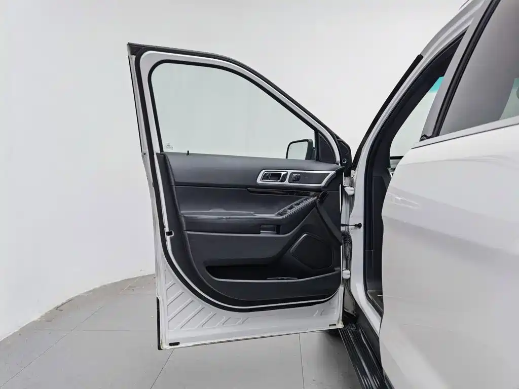 Ford Explorer 2015 — фото 8