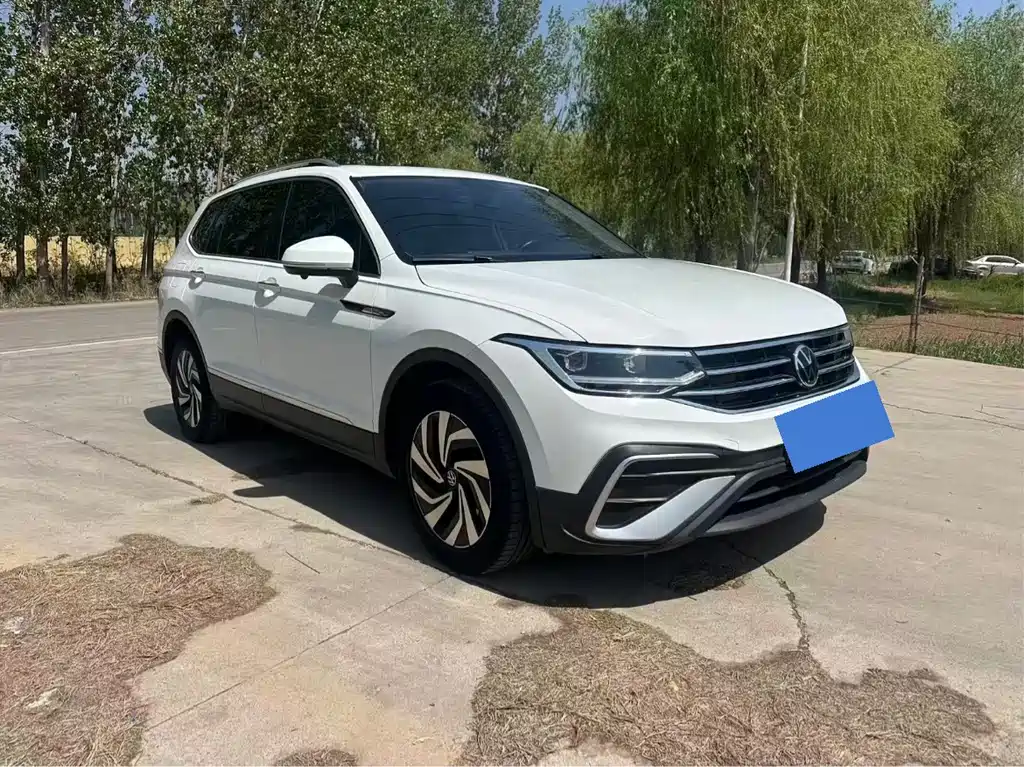 Volkswagen Tiguan L 2023 — фото 2