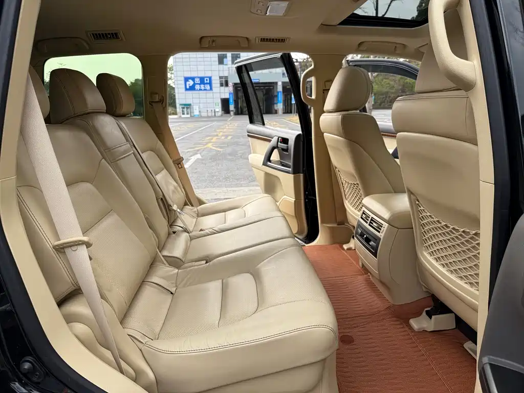 Toyota Land Cruiser 2017 — фото 8