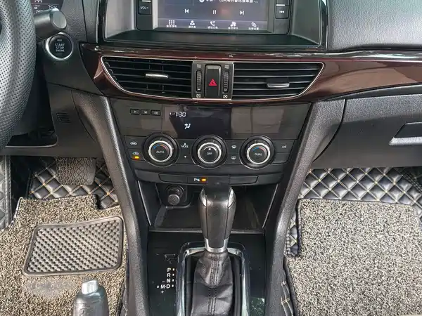 Mazda Atenza 2015