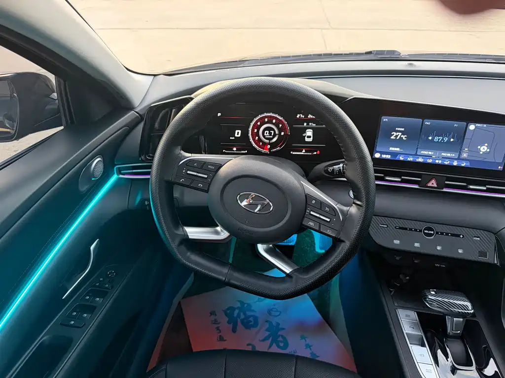 Hyundai Elantra 2022 — фото 10