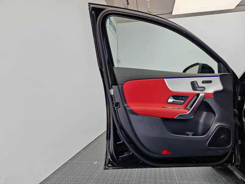 Mercedes-Benz A-Class AMG 2025 — фото 13