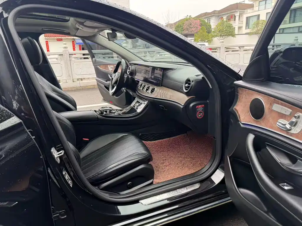 Mercedes-Benz E-Class 2016 — фото 11
