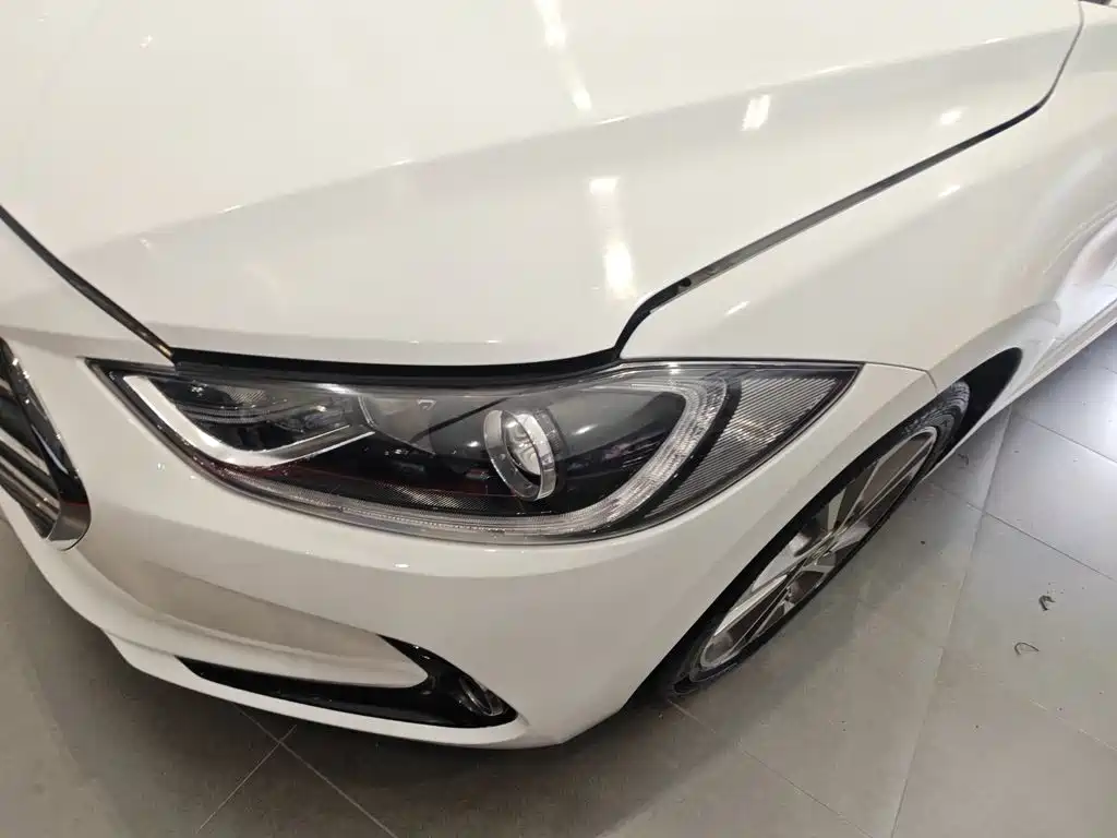 Hyundai Elantra 2018 — фото 20