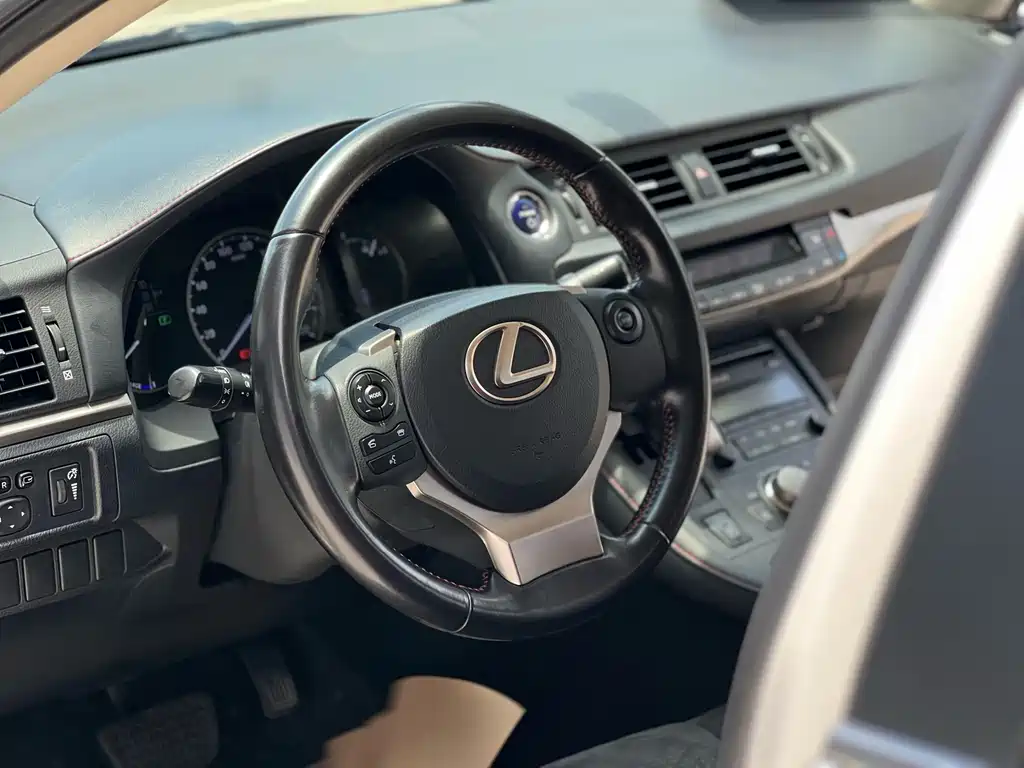 Lexus CT 2019 — фото 18