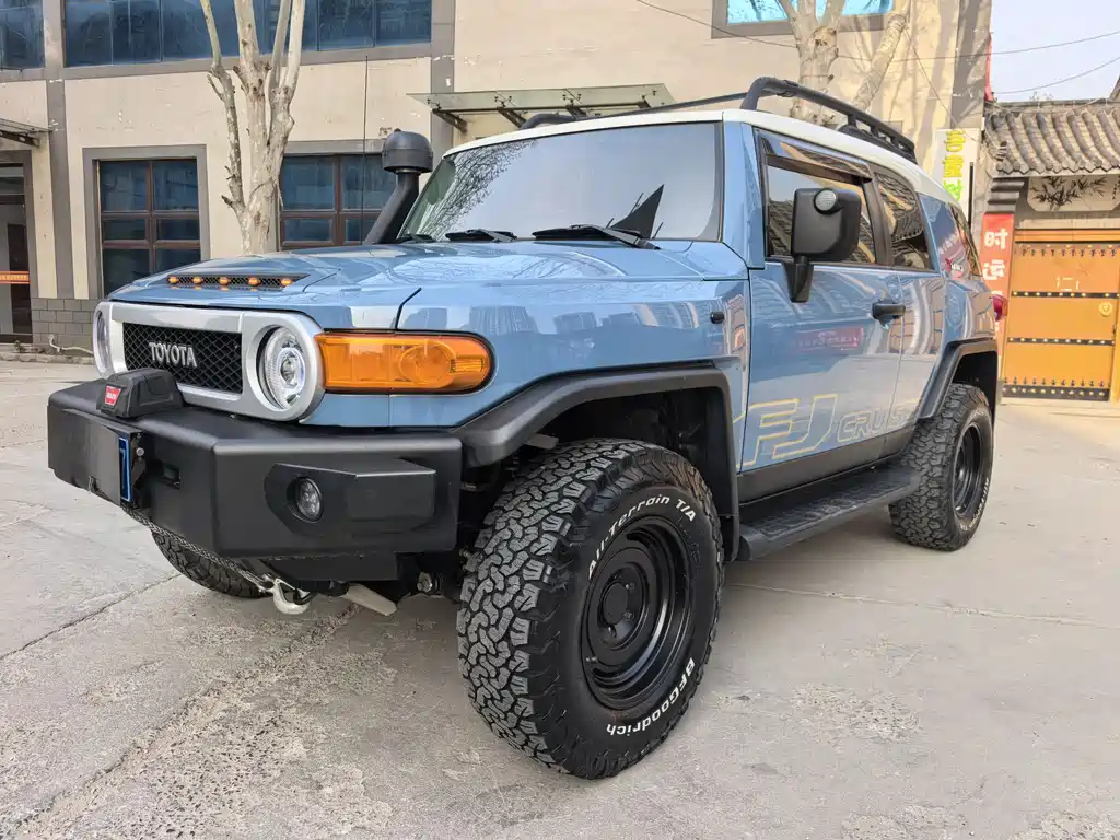 Toyota FJ Cruiser 2020 — фото 1