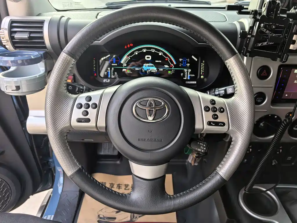 Toyota FJ Cruiser 2020 — фото 8