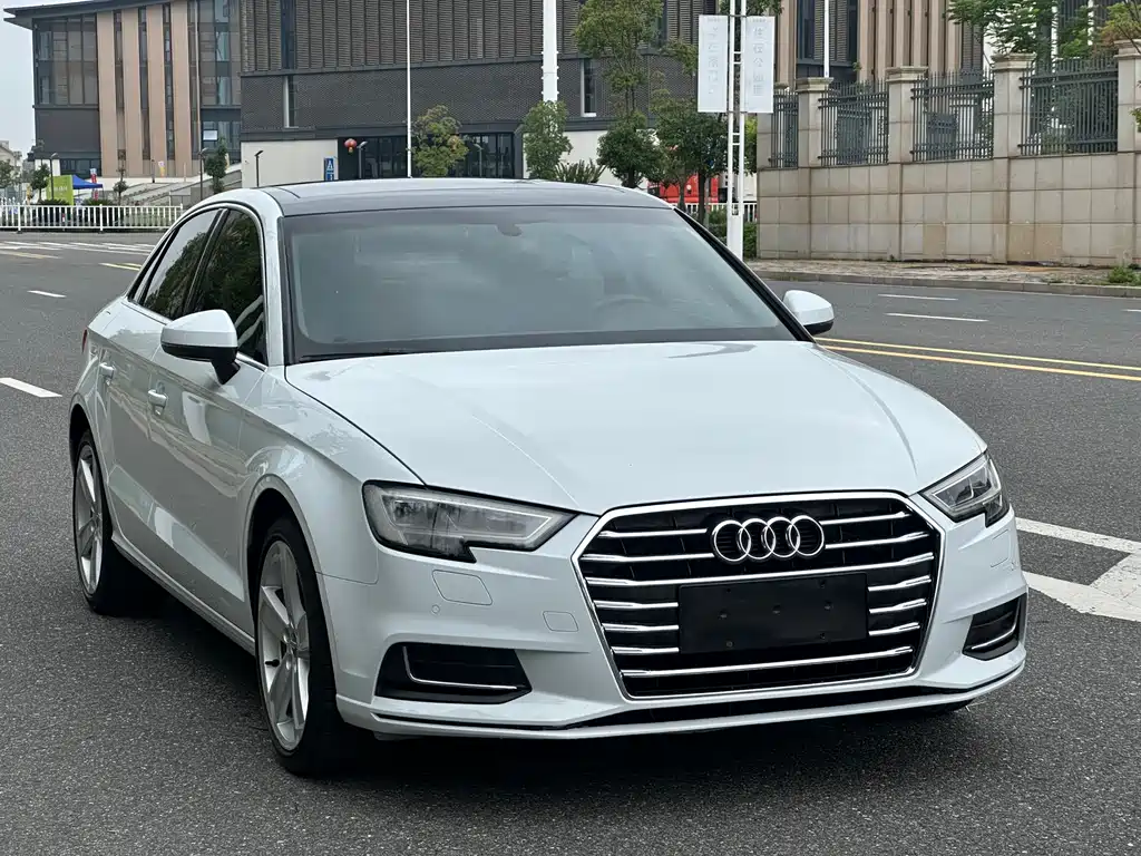Audi A3 2018 — фото 1