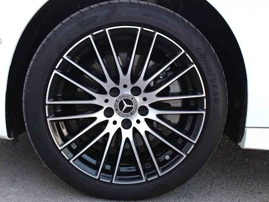 Mercedes-Benz C-Class 2023 — фото 14