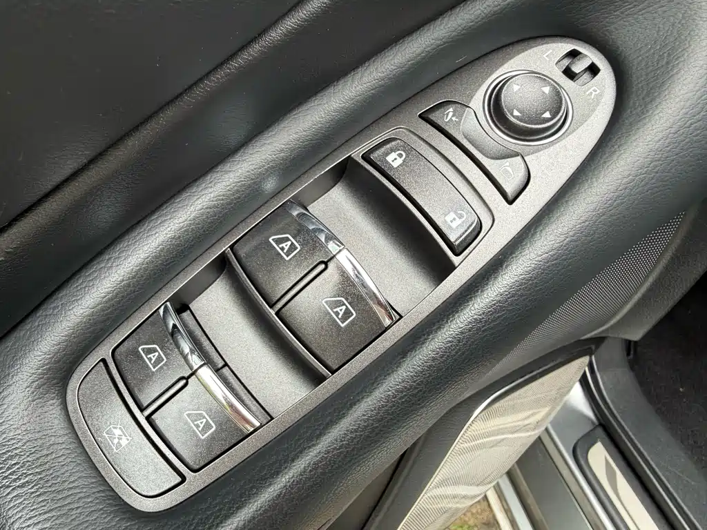 Infiniti Q50L 2015 — фото 15