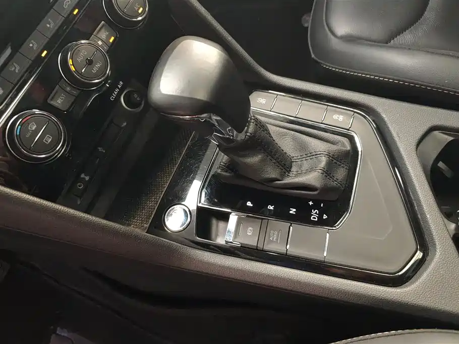 Volkswagen Tiguan L 2018 — фото 16