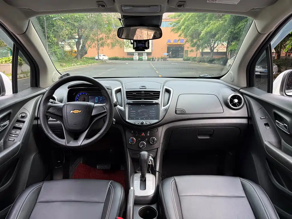 Chevrolet Trax 2015 — фото 12