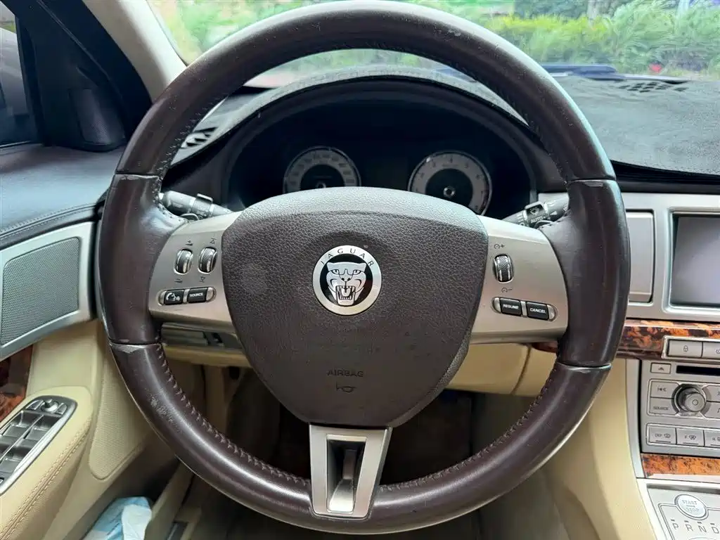 Jaguar XF 2008 — фото 17
