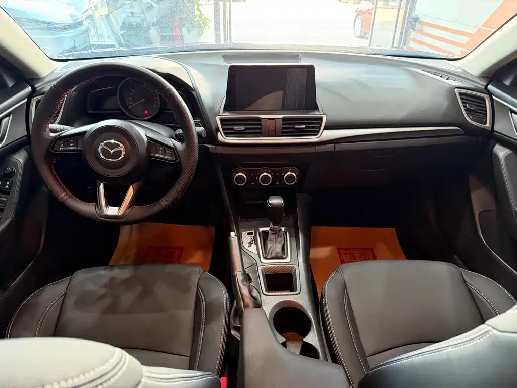 Mazda 3 Axela 2019 — фото 12