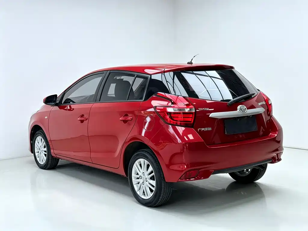Toyota Yaris L 2017 — фото 12