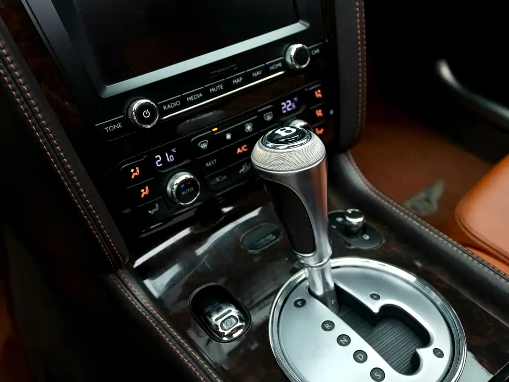 Bentley Flying Spur 2011 — фото 13
