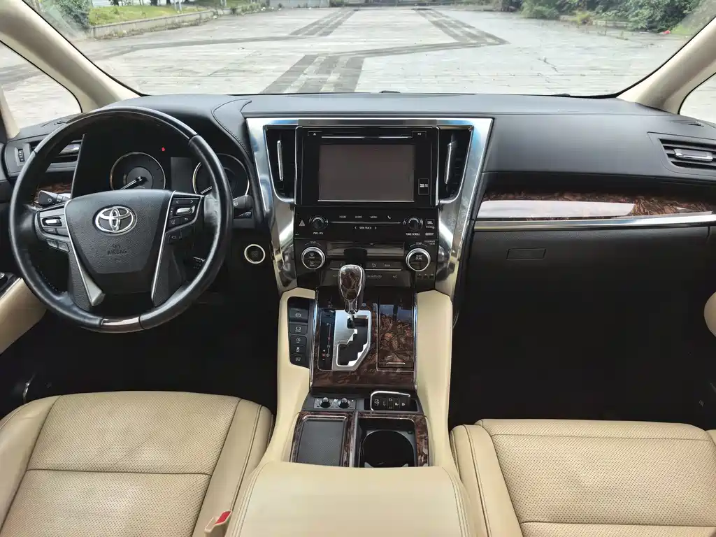 Toyota Alphard 2018 — фото 11