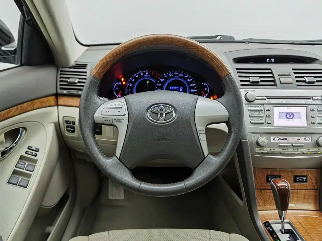 Toyota Camry 2011 — фото 11