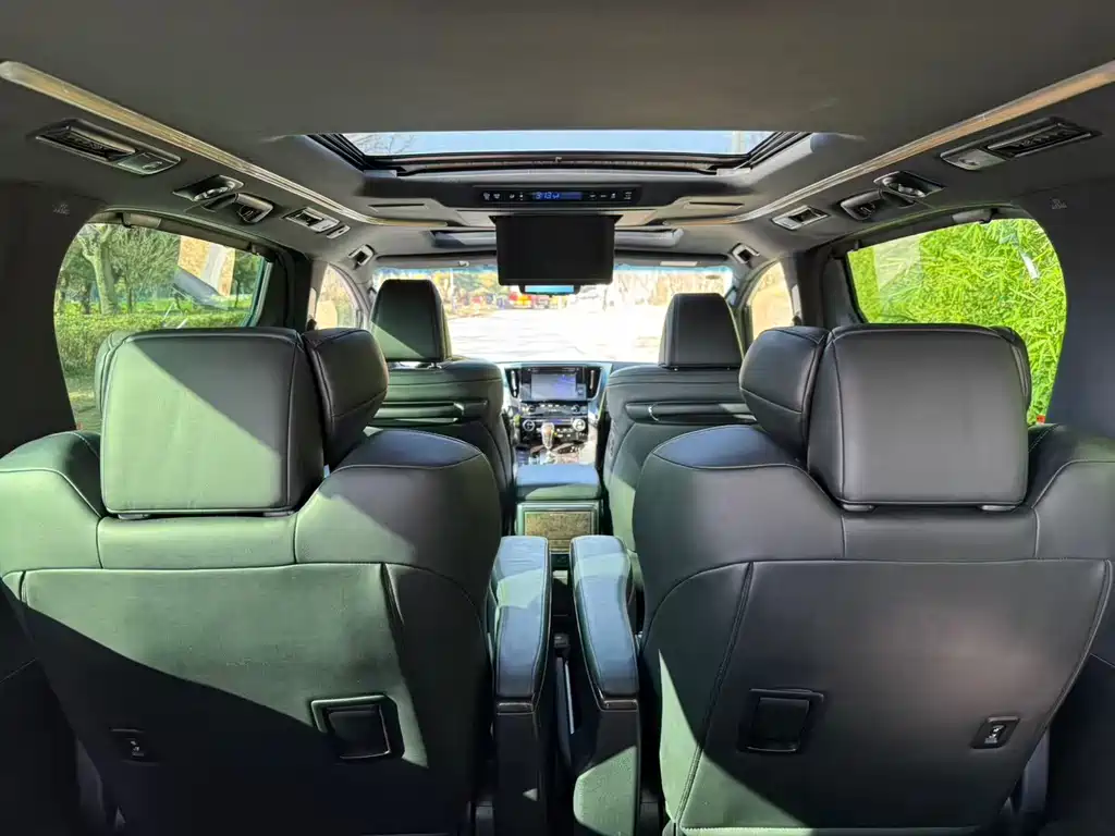 Toyota Alphard 2019 — фото 13