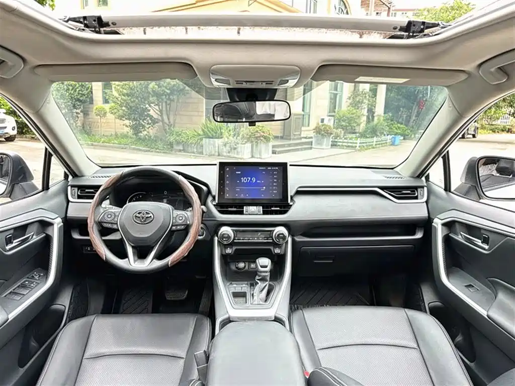 Toyota RAV4 2021 — фото 16