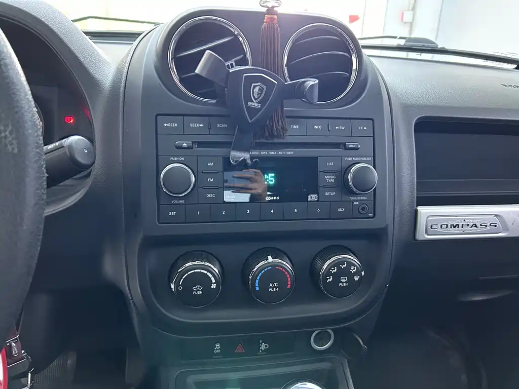 Jeep Compass 2015 — фото 18