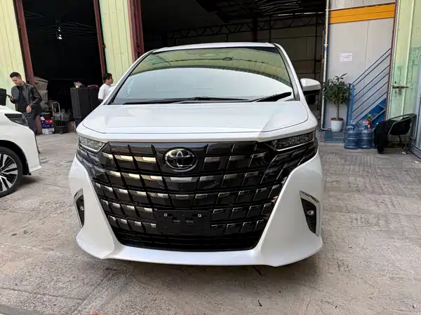Toyota Alphard 2025