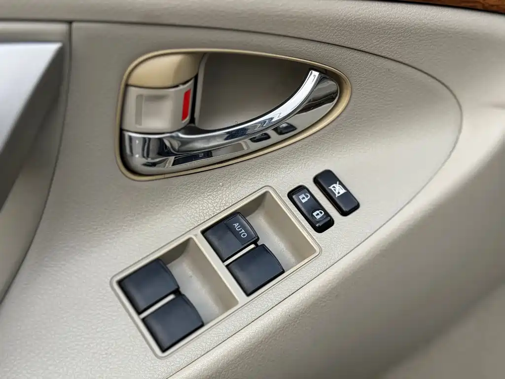 Toyota Camry 2011 — фото 14