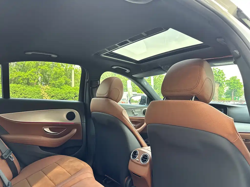 Mercedes-Benz E-Class 2018 — фото 27