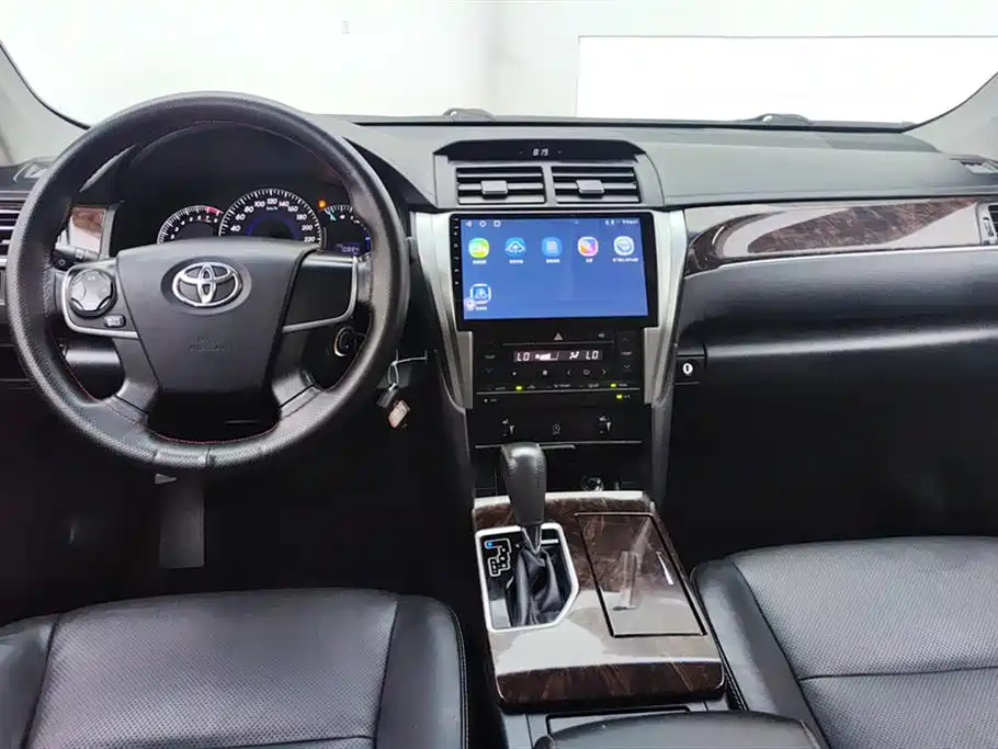 Toyota Camry 2017 — фото 12