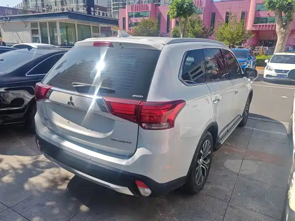 Mitsubishi Outlander 2018