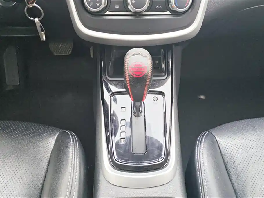 Nissan Tiida 2017 — фото 16