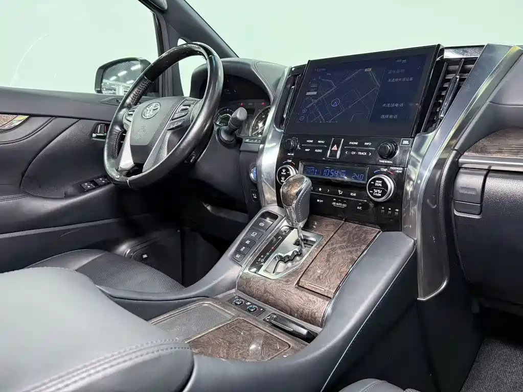 Toyota Vellfire 2021 — фото 12