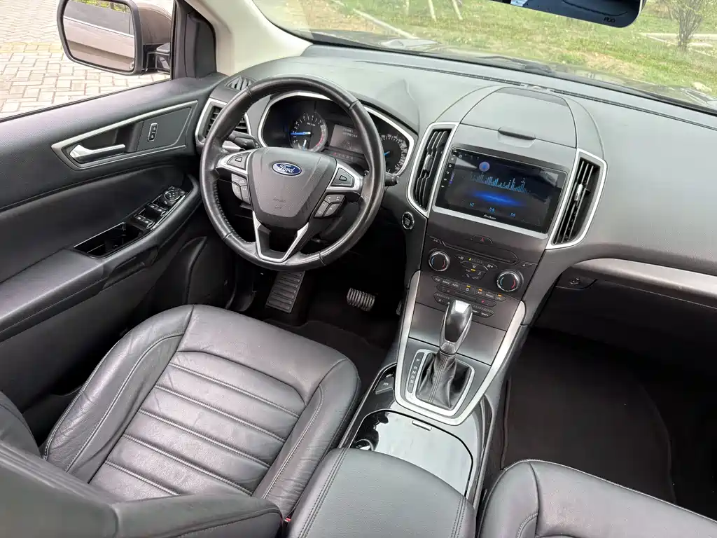 Ford Edge 2016 — фото 11