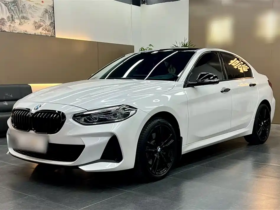BMW 1 Series 2022 — фото 1