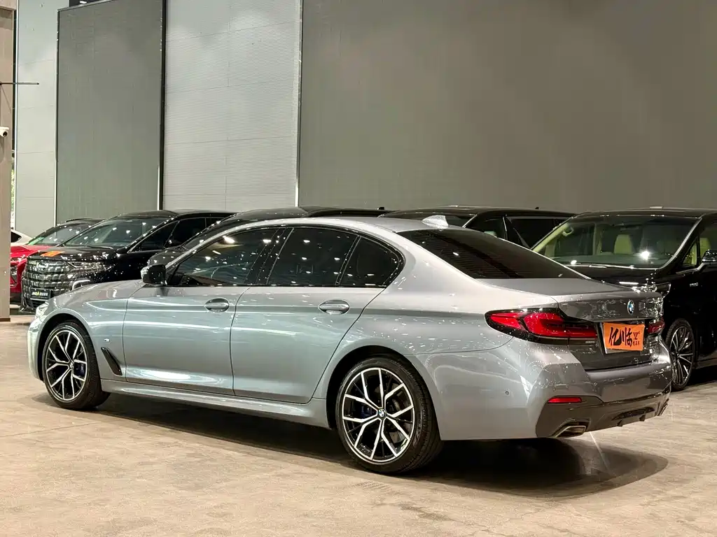BMW 5 Series 2022 — фото 14