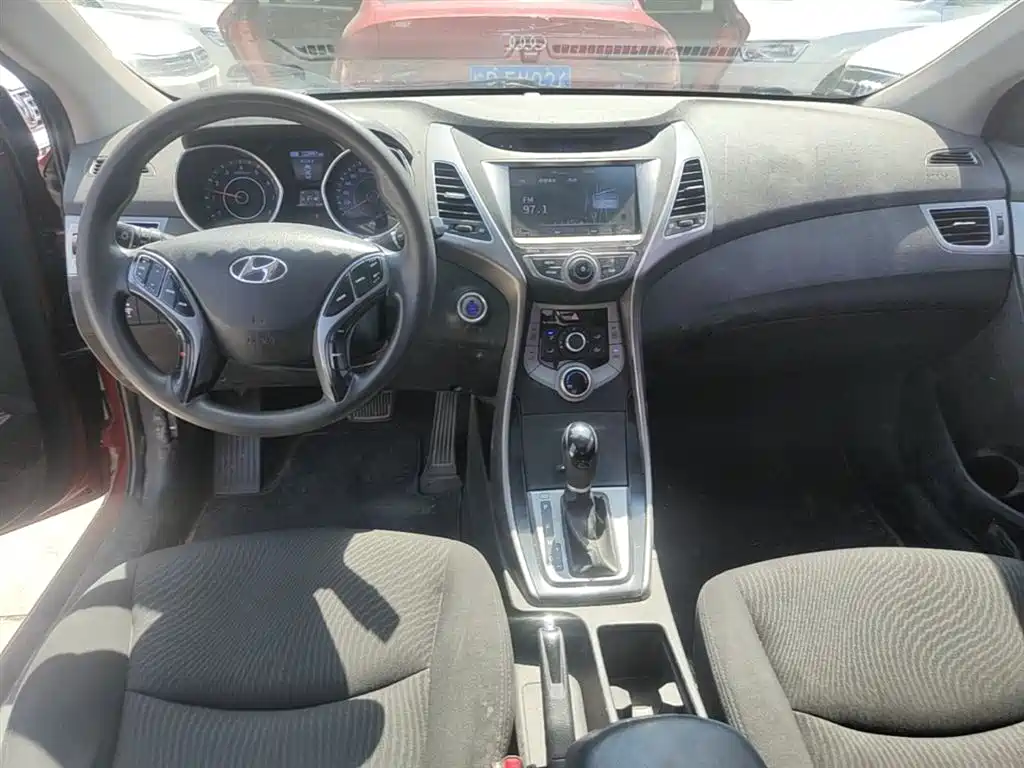 Hyundai Elantra Langdong 2016 — фото 10
