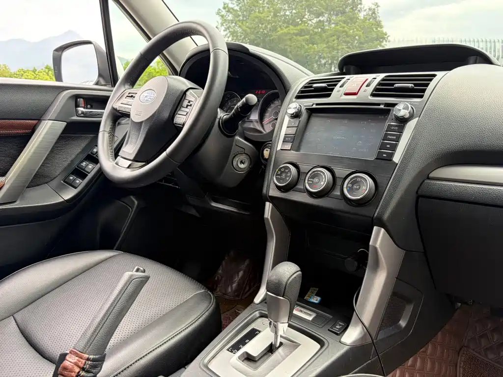 Subaru Forester 2014 — фото 10