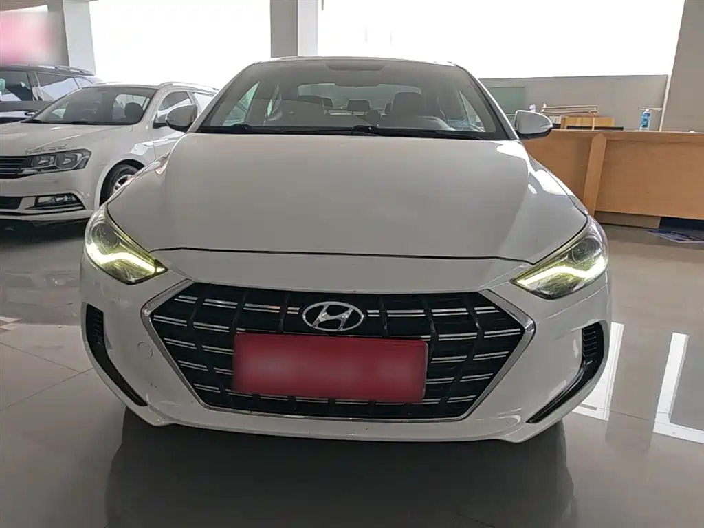 Hyundai Elantra 2020 — фото 3