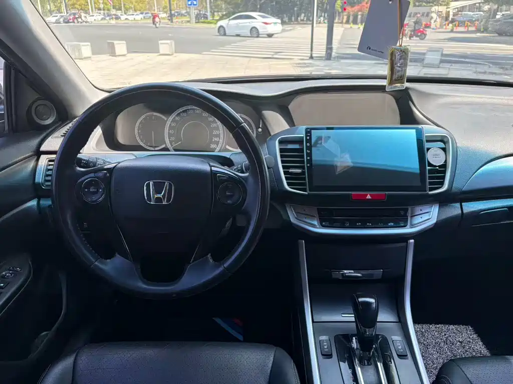 Honda Accord 2015 — фото 8