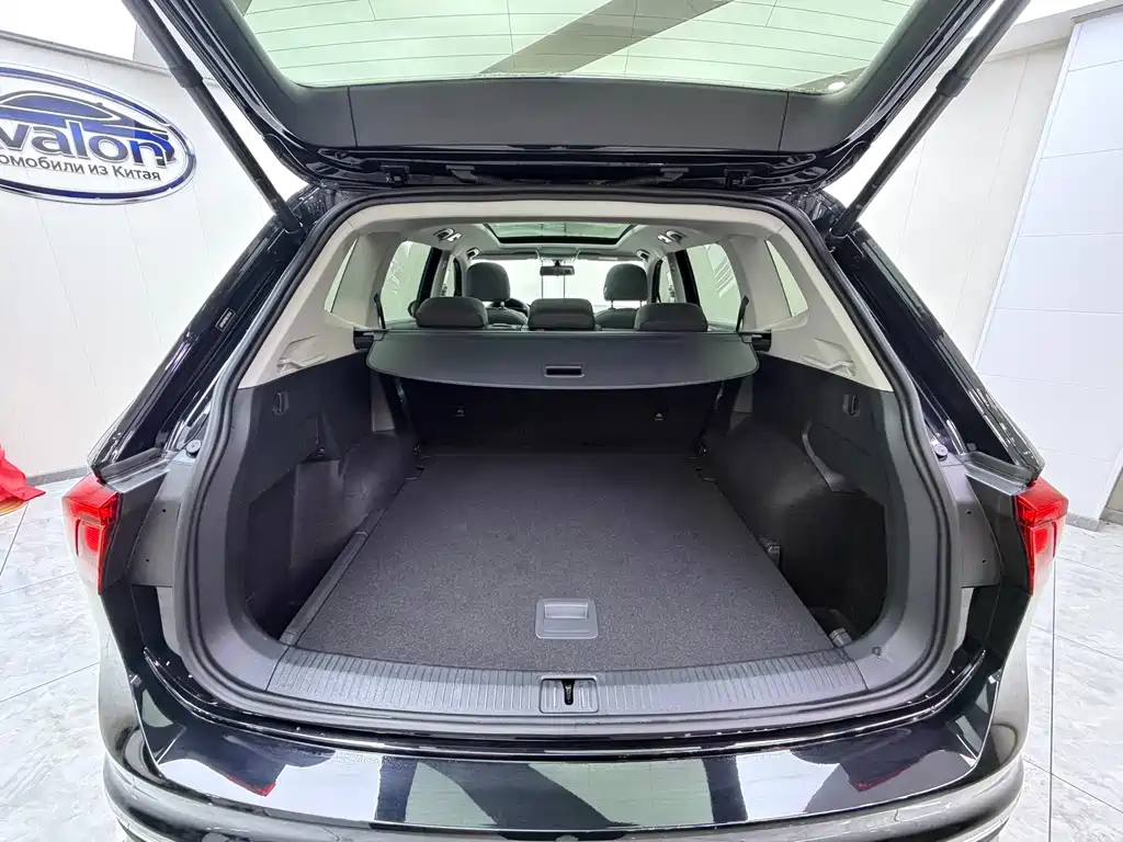 Volkswagen Tiguan L 2023 — фото 19