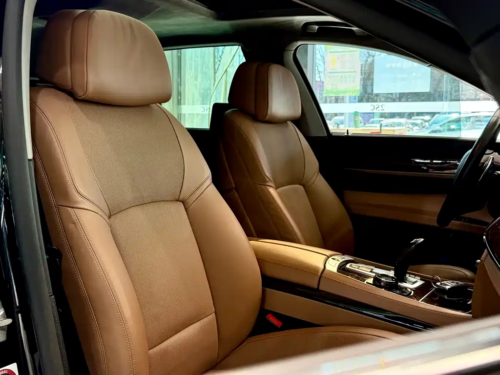BMW 7 Series 2014 — фото 28