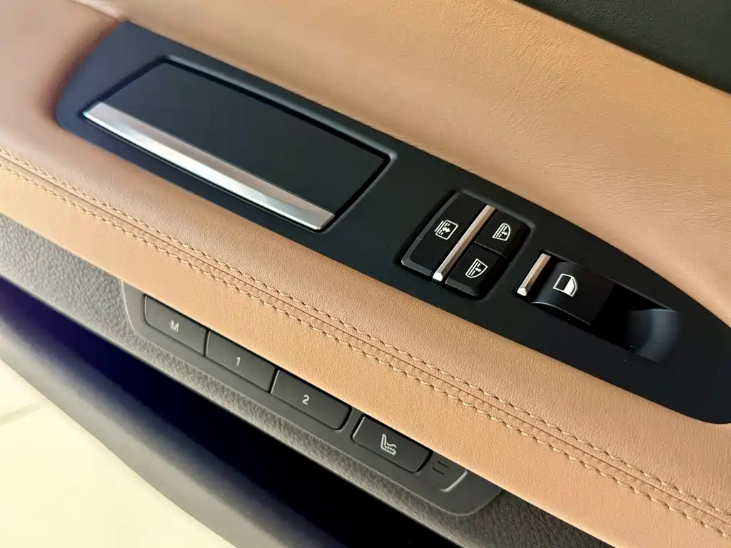 BMW 7 Series 2014 — фото 33