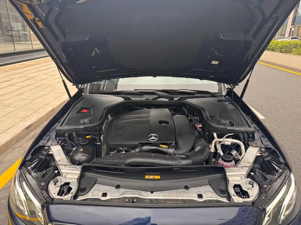 Mercedes-Benz E-Class 2019 — фото 15