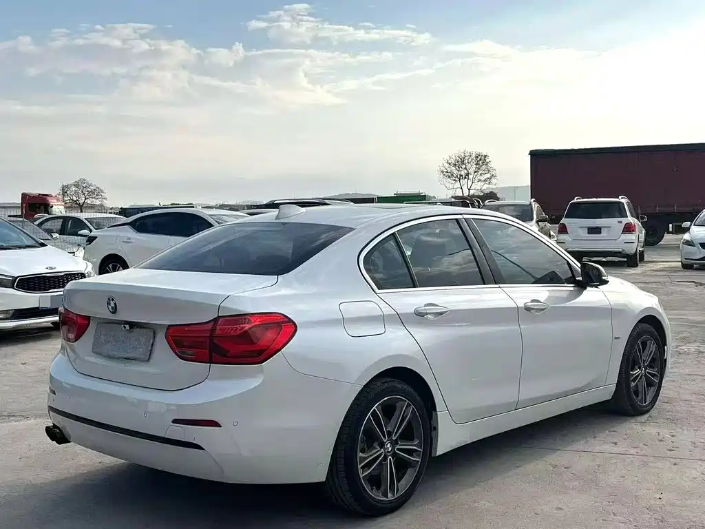 BMW 1 Series 2018 — фото 9