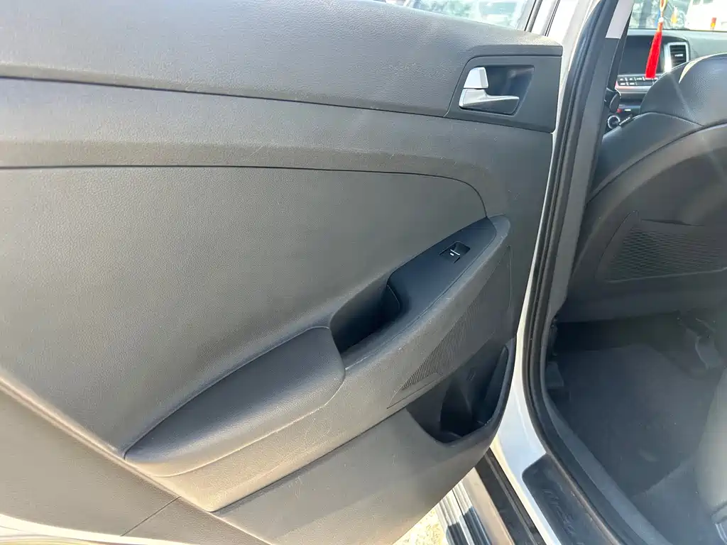 Hyundai Tucson 2017 — фото 13