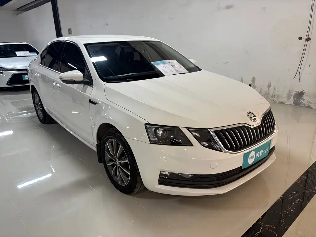 Skoda Octavia 2018 — фото 6